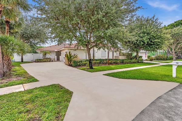 54 Lariat CIR, Boca Raton, FL 33487