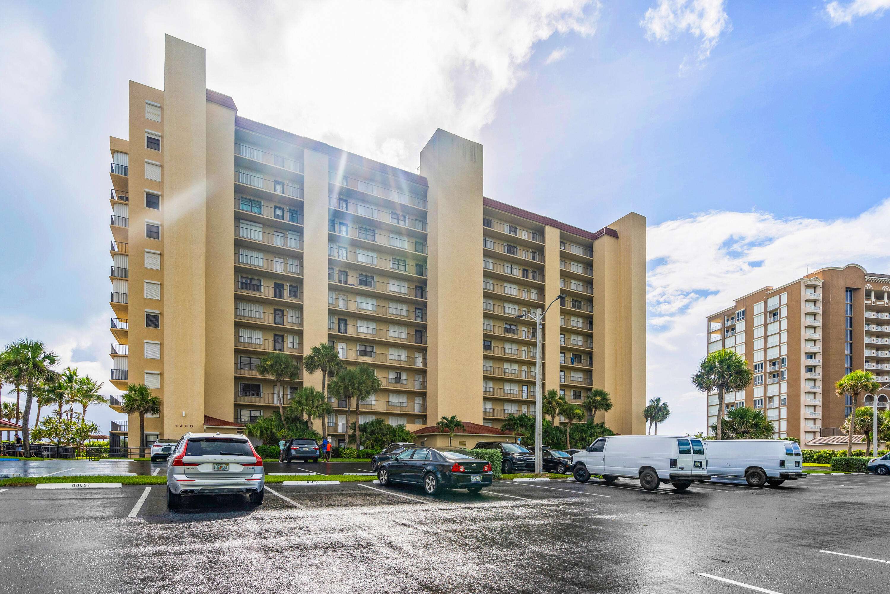 Hutchinson Island, FL 34949,4200 N Highway A1a 909