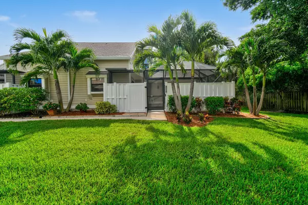 1304 Summerwinds LN, Jupiter, FL 33458