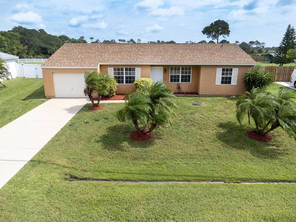 1657 SE North Blackwell DR,  Port Saint Lucie,  FL 34952