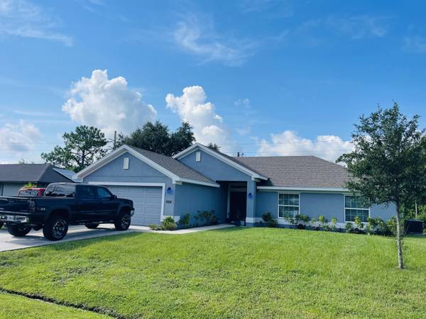 684 SE Chapman AVE, Port Saint Lucie, FL 34984