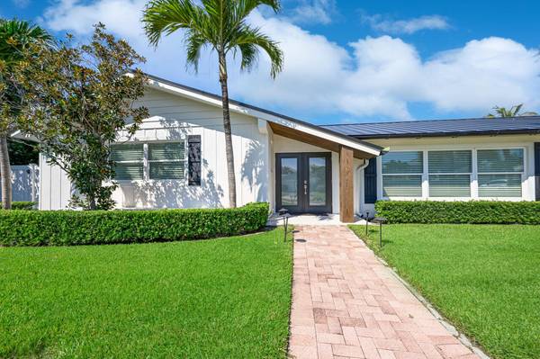 206 Colony RD, Jupiter Inlet Colony, FL 33469