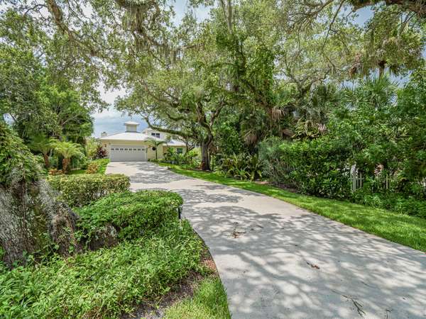 395 Live Oak DR, Vero Beach, FL 32963