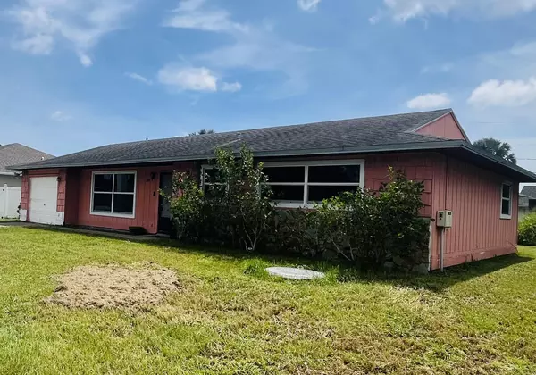 1689 SE Floresta DR, Port Saint Lucie, FL 34953