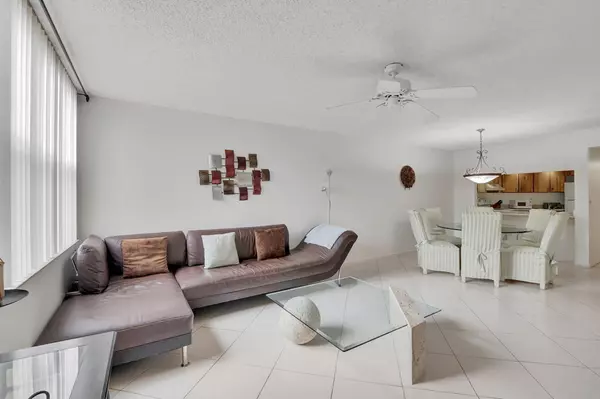 Delray Beach, FL 33444,600 Egret CIR 7204