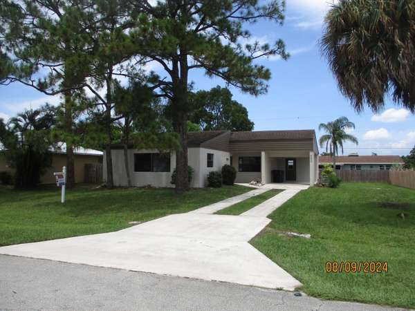 402 SE Calmoso DR, Port Saint Lucie, FL 34983