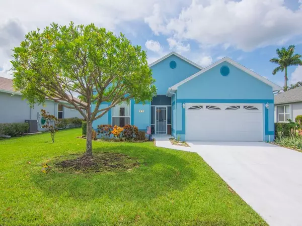 559 NW Cortina LN, Port Saint Lucie, FL 34986