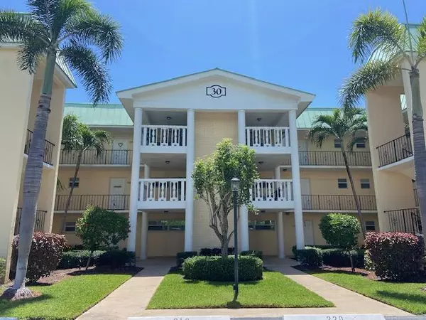 30 Colonial Club DR 102, Boynton Beach, FL 33435