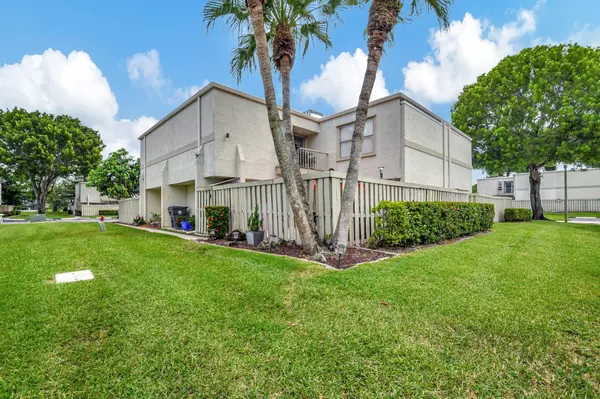 12178 N Regal CT, Wellington, FL 33414