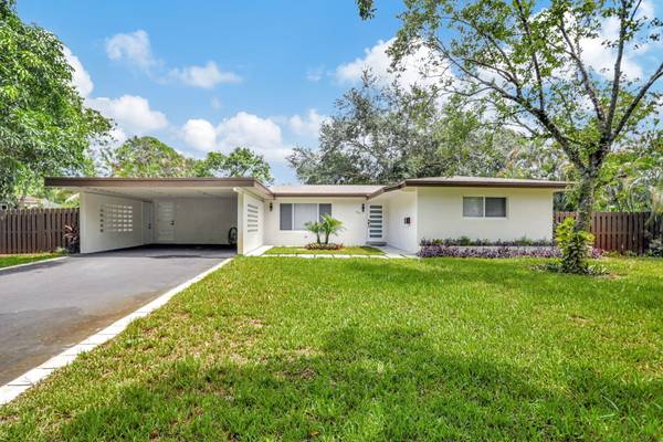 884 Oleander DR,  Plantation,  FL 33317