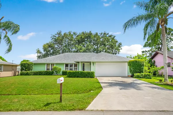 412 SE Justine TER, Port Saint Lucie, FL 34983