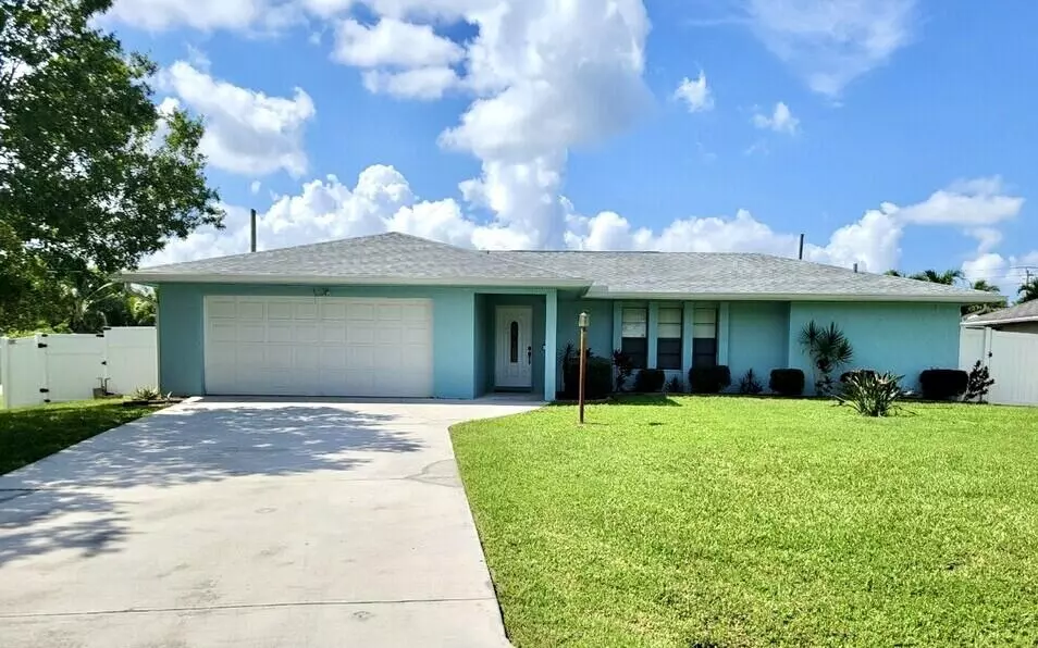 102 SW Fairchild AVE, Port Saint Lucie, FL 34984