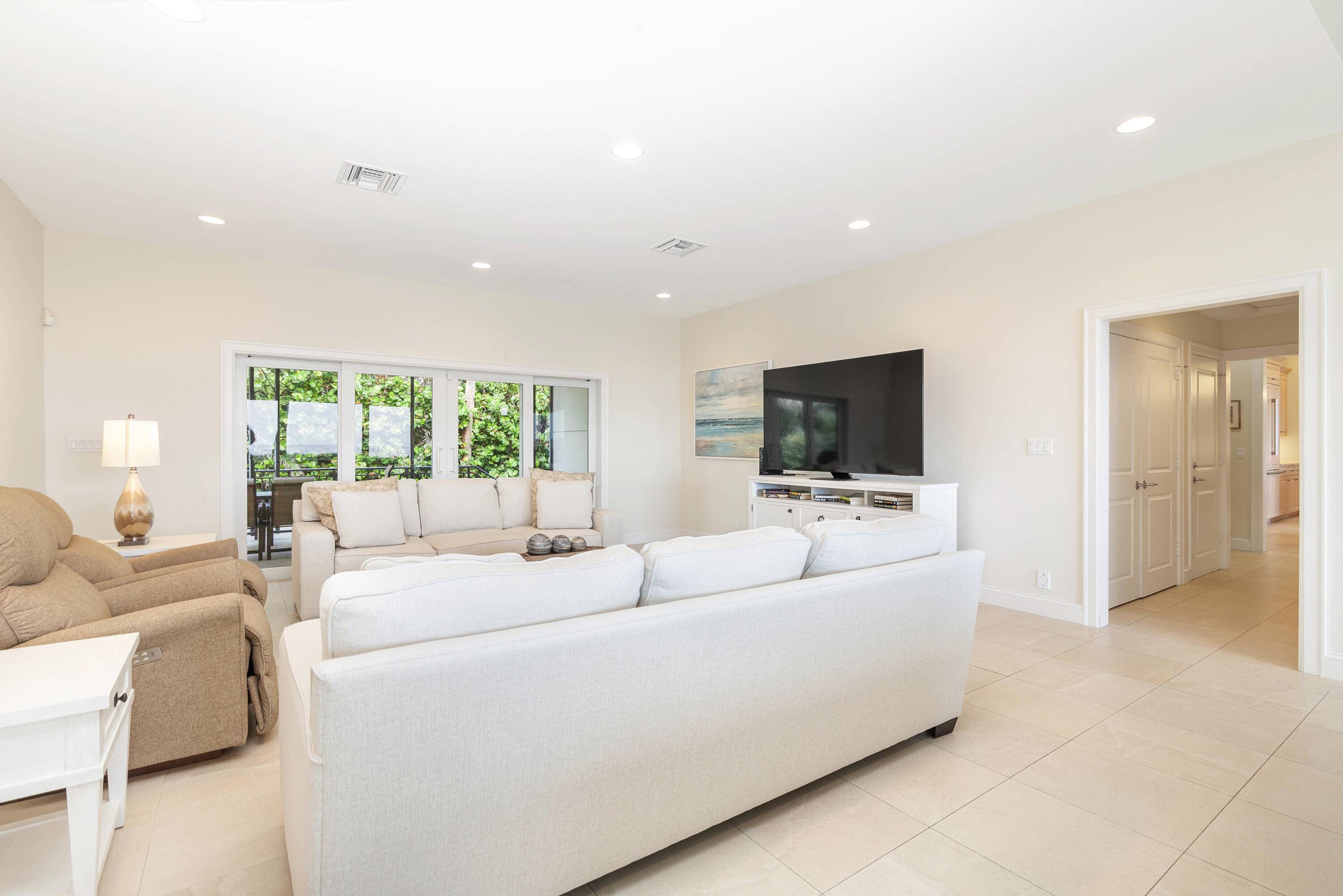 Palm Beach, FL 33480,1426 N Ocean BLVD