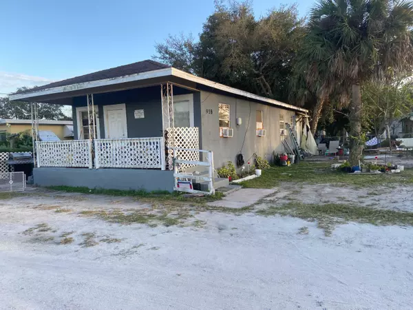 918 N 10th ST, Fort Pierce, FL 34950