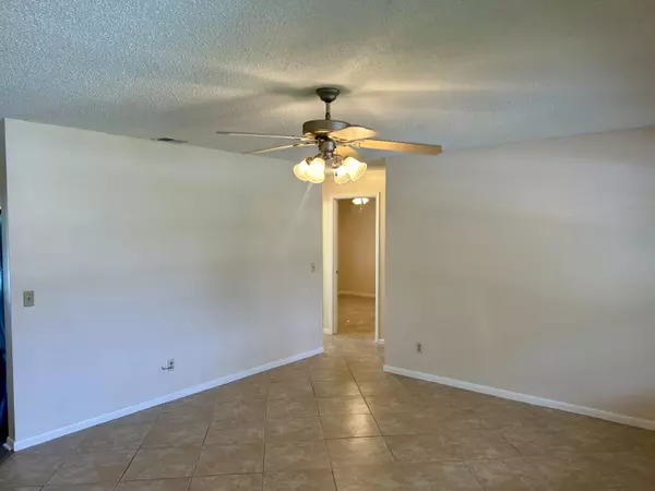 Sebastian, FL 32958,425 Thomas ST