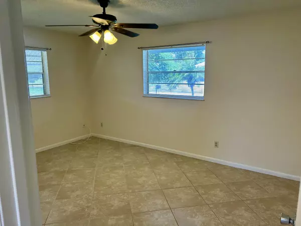 Sebastian, FL 32958,425 Thomas ST