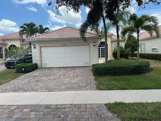 8228 Rosalie LN, Wellington, FL 33414