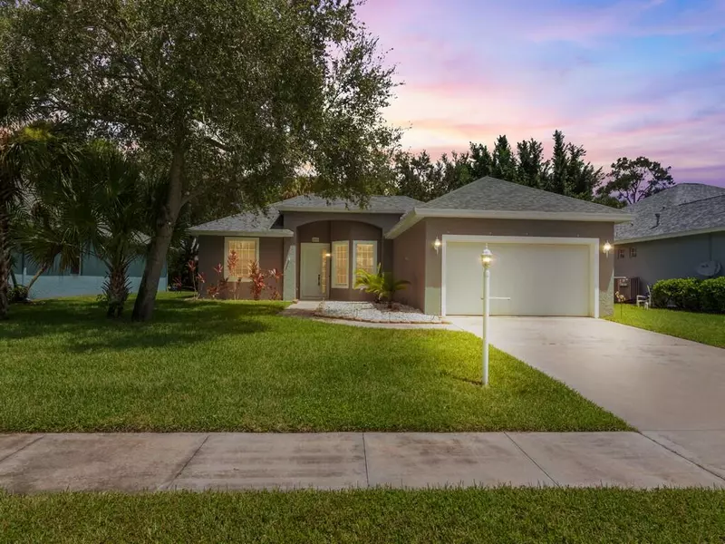 5025 E SW 1st SQ, Vero Beach, FL 32968