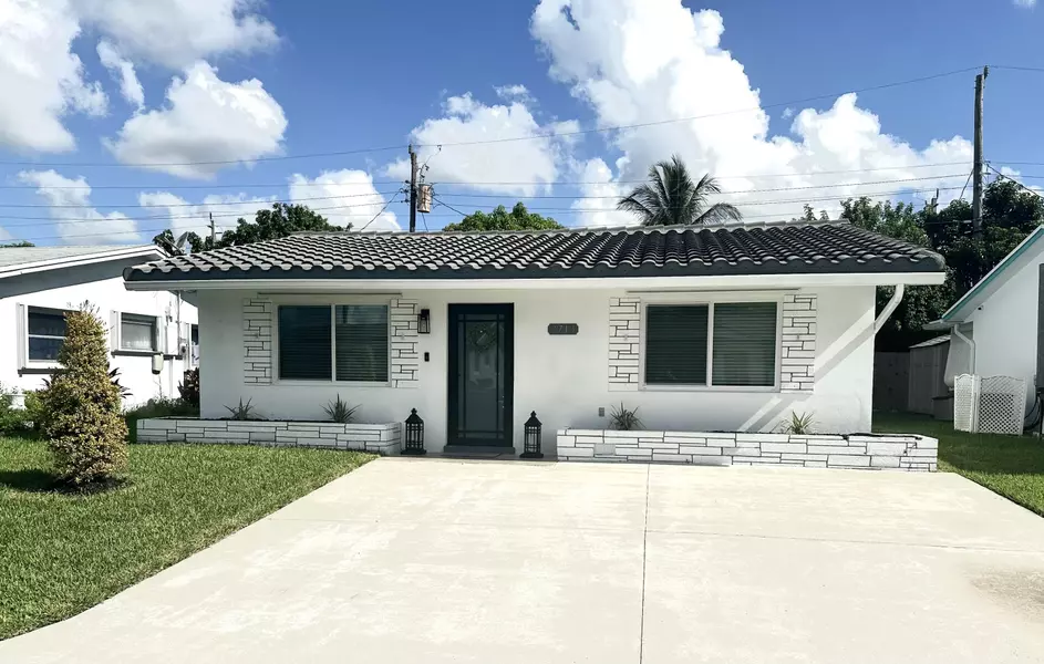 2713 NW 52nd PL, Tamarac, FL 33309