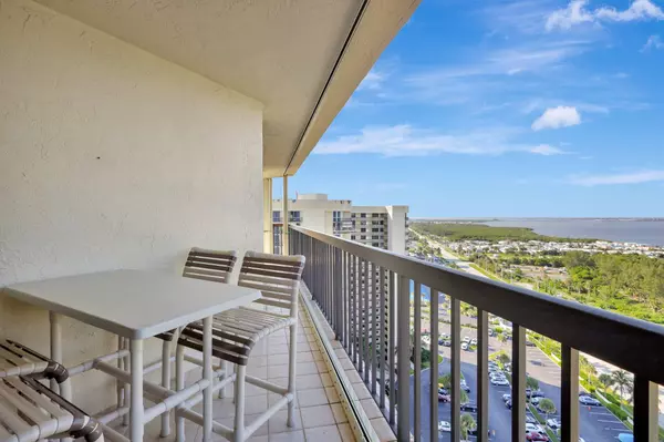 Jensen Beach, FL 34957,9500 S Ocean DR Ph-10