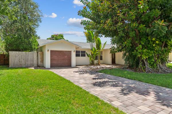 621 Eagle DR, Delray Beach, FL 33444