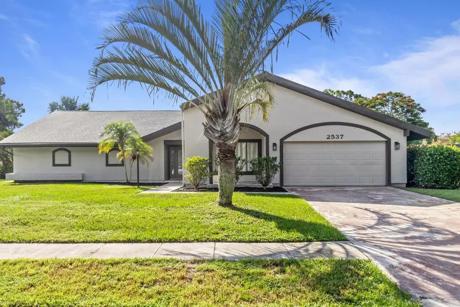 2537 SE Morningside BLVD, Port Saint Lucie, FL 34952