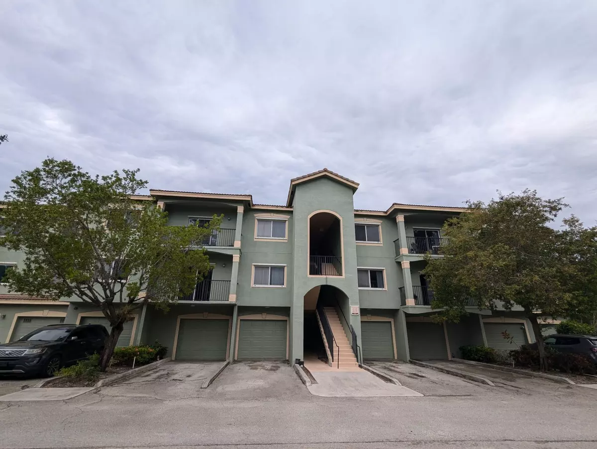 Royal Palm Beach, FL 33411,330 Crestwood CIR 205