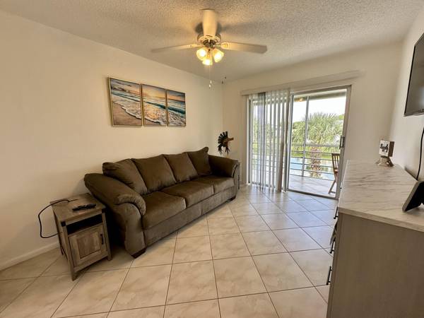 85 Chatham D, West Palm Beach, FL 33417