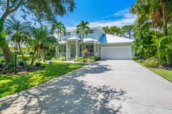 886 SW Carolina CIR, Vero Beach, FL 32962