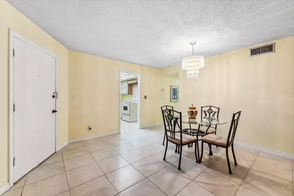 Palm Beach Gardens, FL 33410,10821 N Military TRL 19