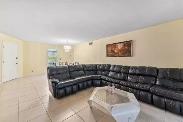 Palm Beach Gardens, FL 33410,10821 N Military TRL 19