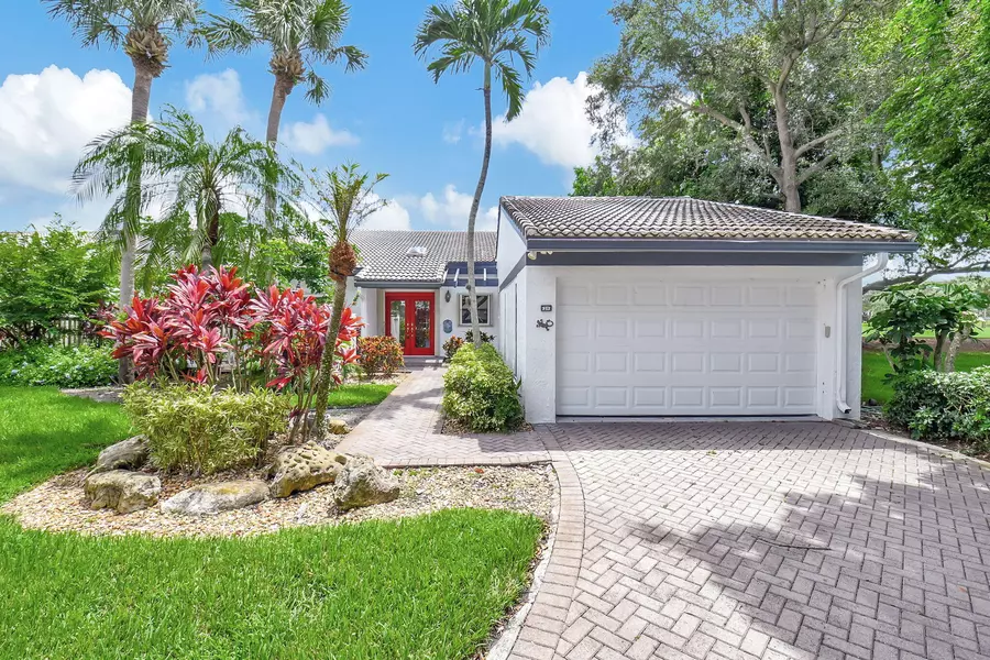 29 Villa LN, Boynton Beach, FL 33436