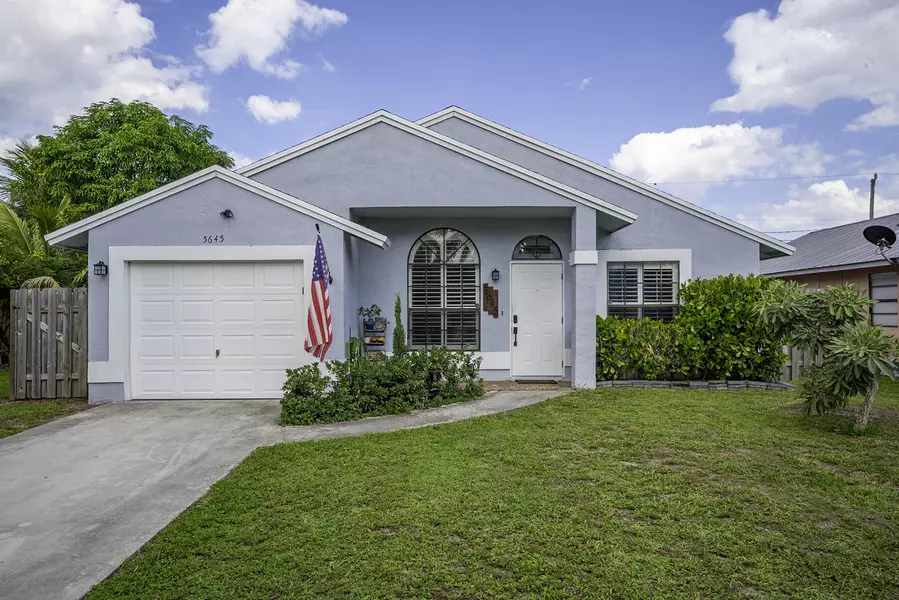 5645 SE Mitzi LN, Stuart, FL 34997