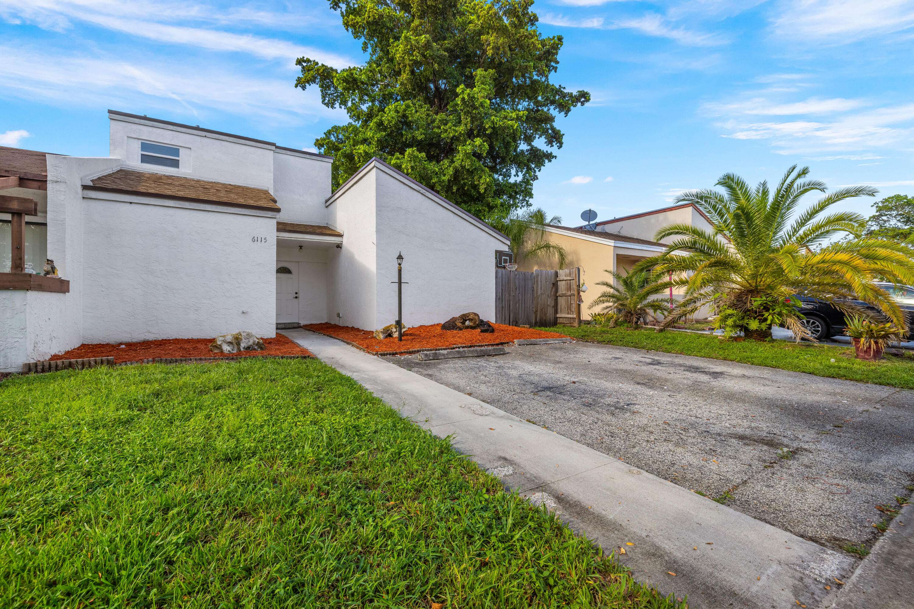 Margate, FL 33063,6115 NW 1 ST