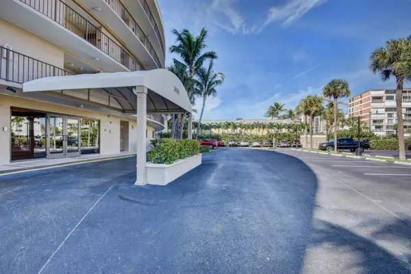 South Palm Beach, FL 33480,3605 S Ocean BLVD 321
