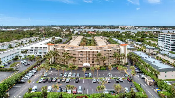 South Palm Beach, FL 33480,3605 S Ocean BLVD 321
