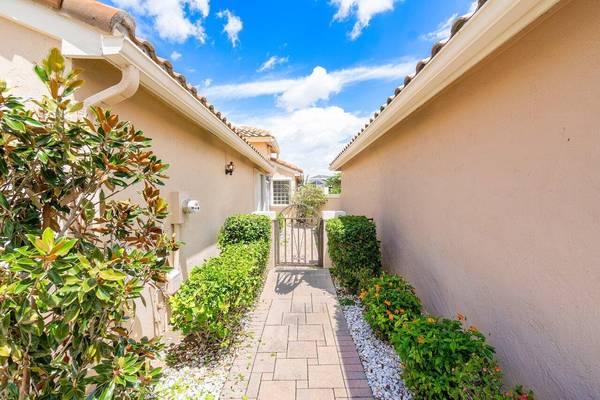 Boynton Beach, FL 33437,5153 Pelican Cove DR