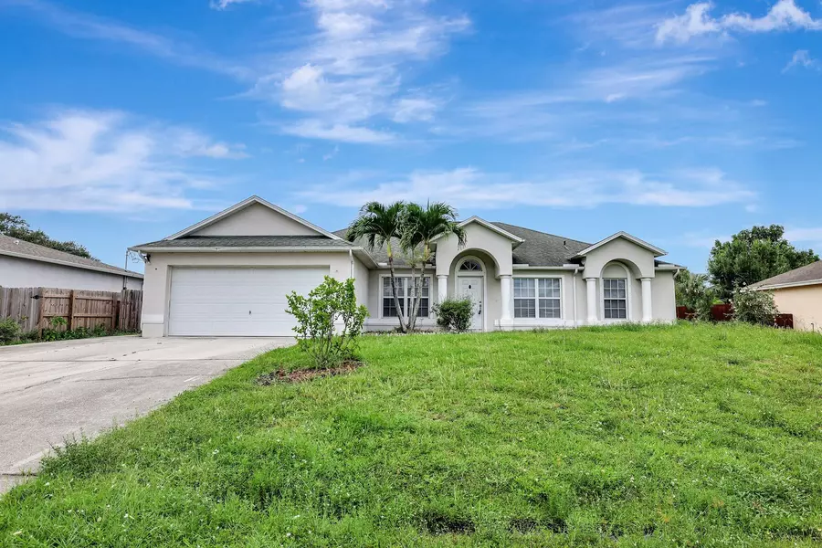 4662 SW Alpha ST, Port Saint Lucie, FL 34953