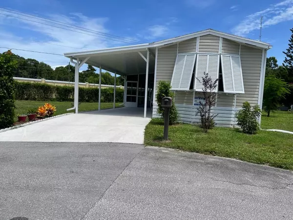 10 SE Margarita LN, Port Saint Lucie, FL 34952