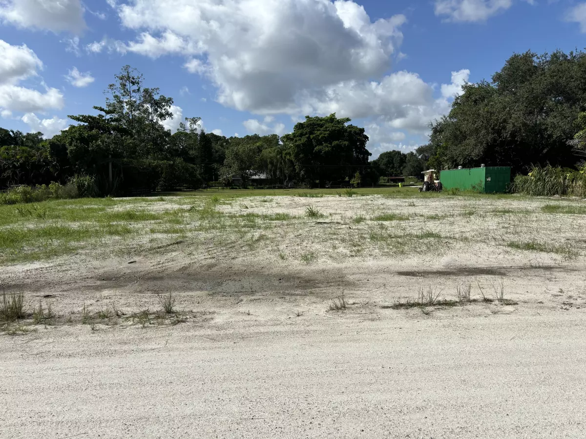 Loxahatchee Groves, FL 33470,13940 N 23rd CT