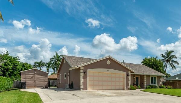 104 W Rubber Tree DR, Lake Worth, FL 33467