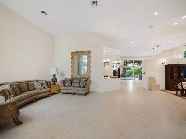 Palm Beach Gardens, FL 33418,262 Isle WAY