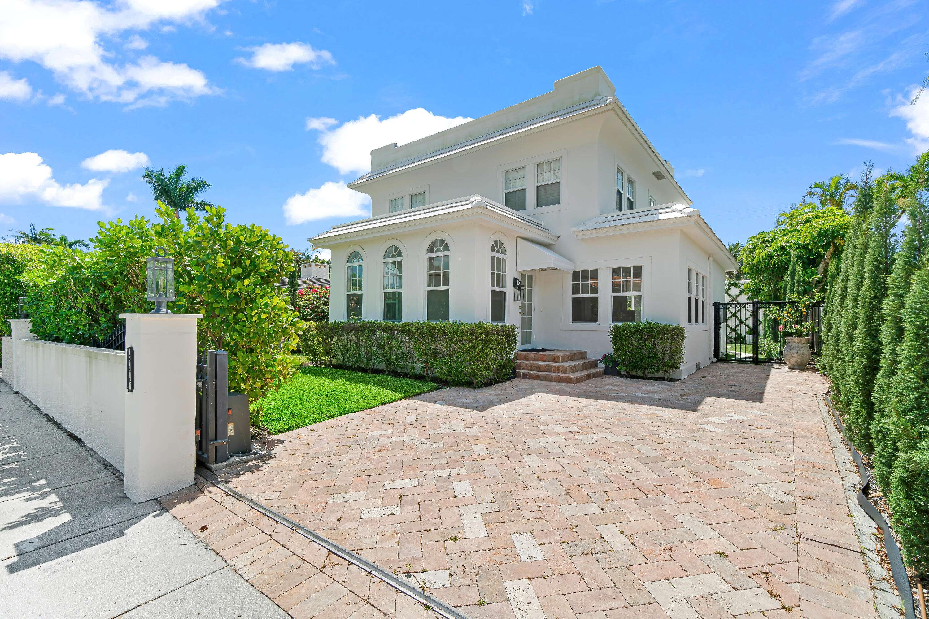 West Palm Beach, FL 33401,224 10th ST