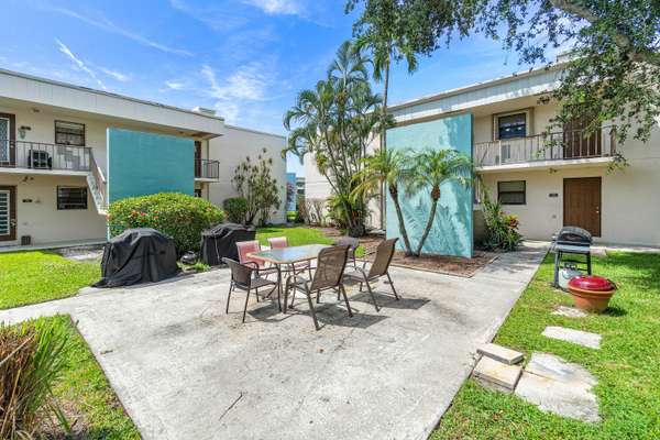 Delray Beach, FL 33444,502 Osprey DR 20-C