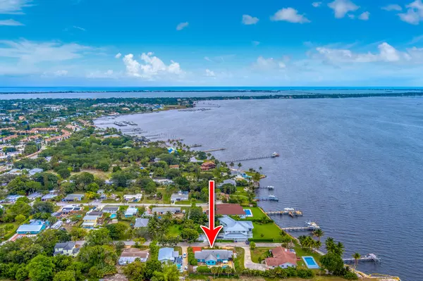 1002 NE Glass DR, Jensen Beach, FL 34957