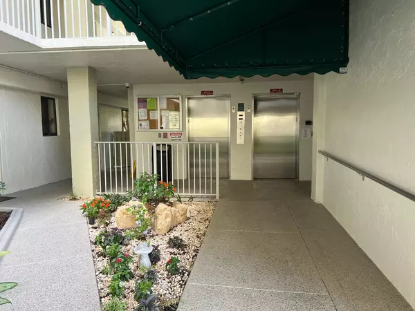 Pompano Beach, FL 33069,2240 N Cypress Bend DR 201