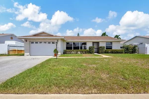 3525 Taconic DR, West Palm Beach, FL 33406