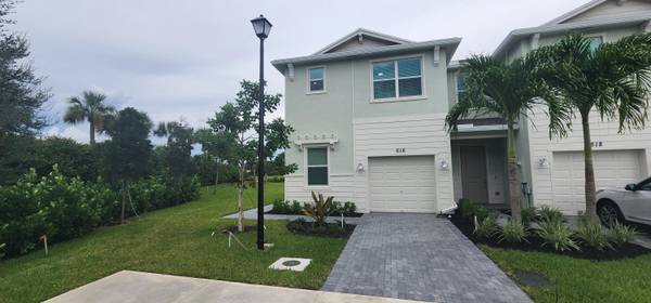 616 SE Lake Falls ST, Port Saint Lucie, FL 34984