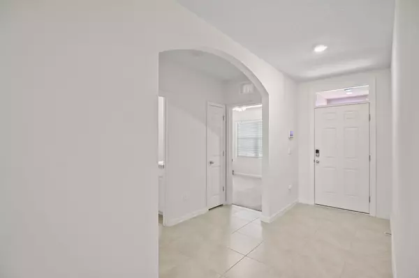 Palm Bay, FL 32909,922 SE Remington Green DR