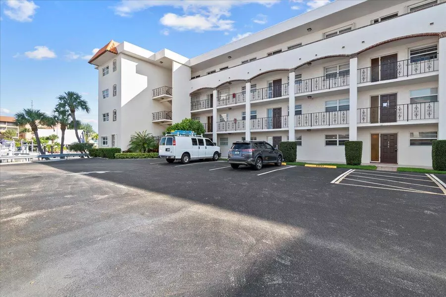 20 Yacht Club DR B104, North Palm Beach, FL 33408